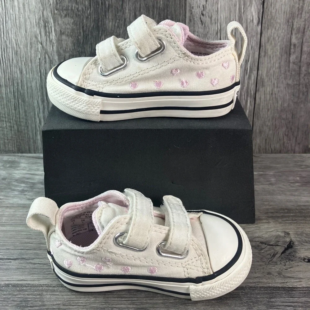 Converse Chuck Taylor All Star 2V Infant White Pink Heart Sneakers A19067F Sz 3